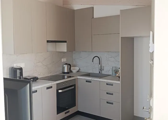 Apartment Lais In The Old Square Of Liapades