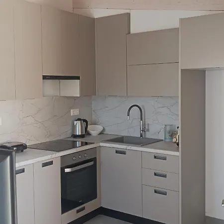 Apartment Lais In The Old Square Of Liapades
